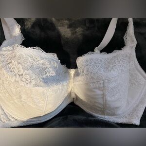 Elegant Lace Underwire Bra - White